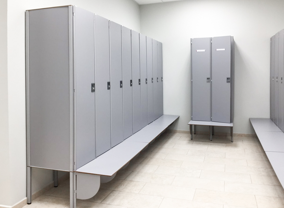 Гардеробный шкаф в серых тонах Гардеробный шкаф в серых тонах