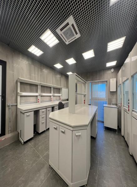 Меблировка лаборатории компании Русский регистр